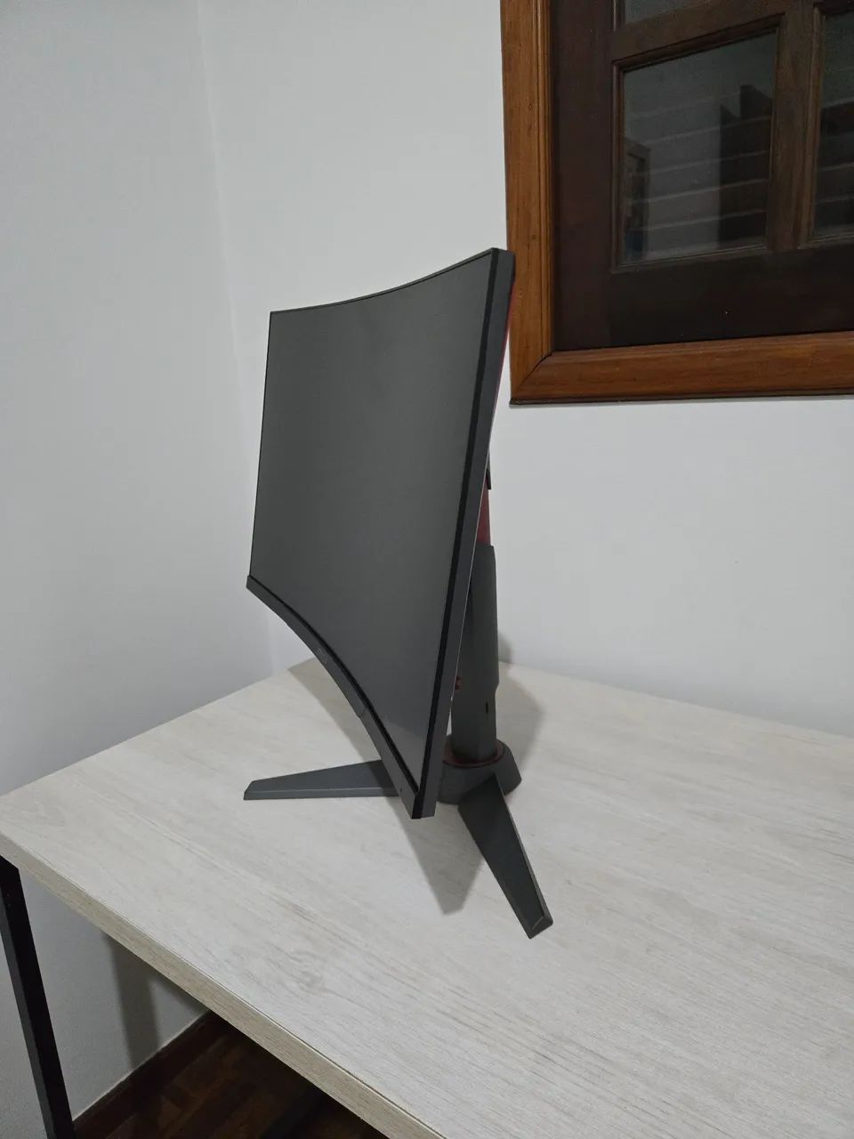 Monitor gamer MSI 24" curvo - Foto 4