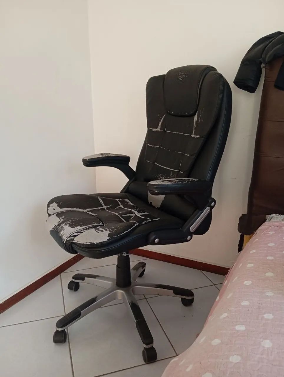 Vendo cadeira de escritório  - Foto 2