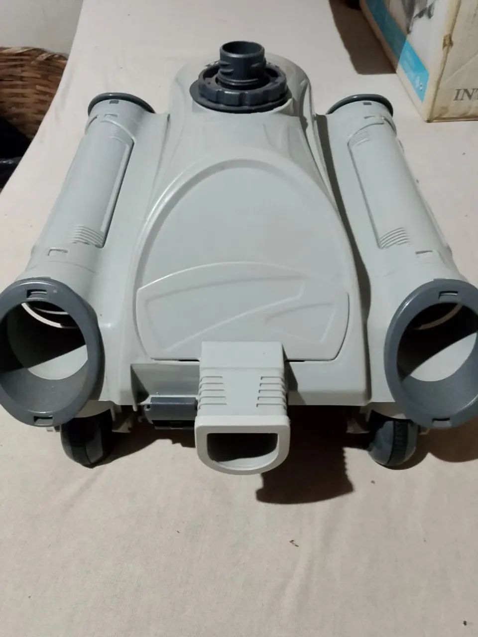 ROBÔ ASPIRADOR DE PISCINA r$ 700