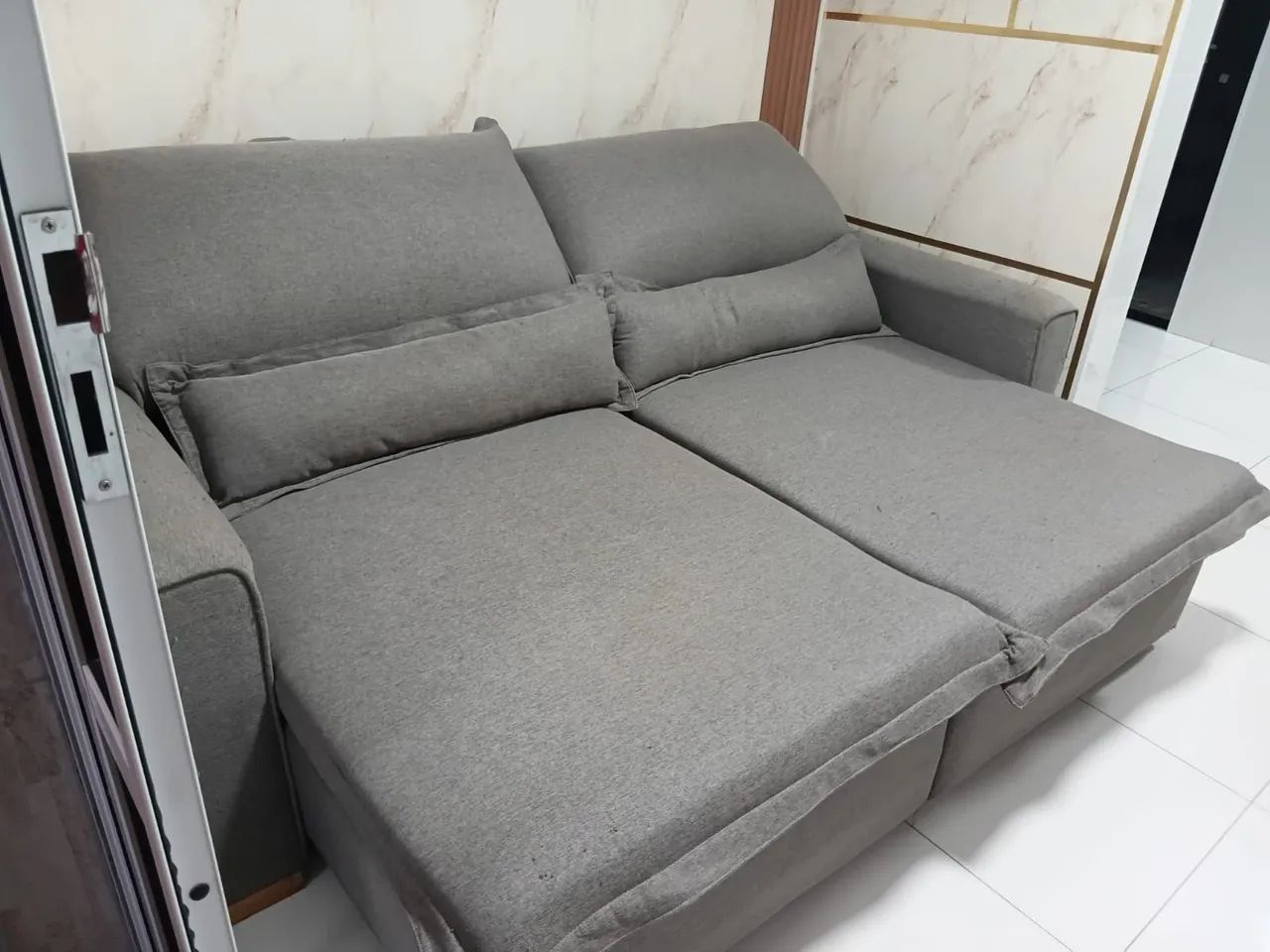 Vendo sofa semi novo no linho. - Foto 4