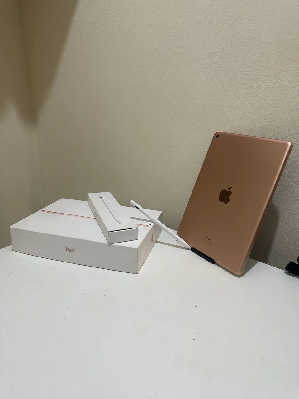 iPad 8ª g+ caixa original+ caixinha  - Foto 2