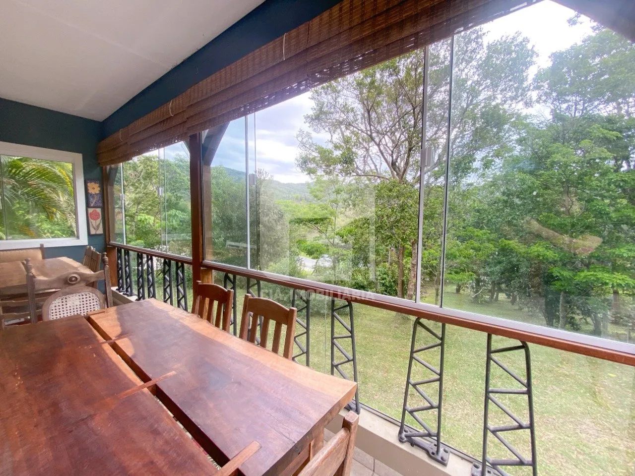 Casa em meio à natureza no Ratones