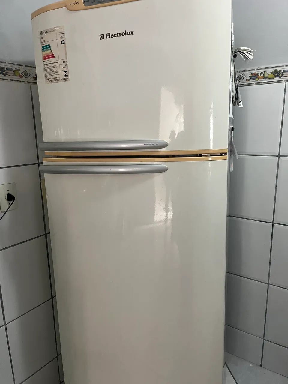Geladeira só funciona congelado 