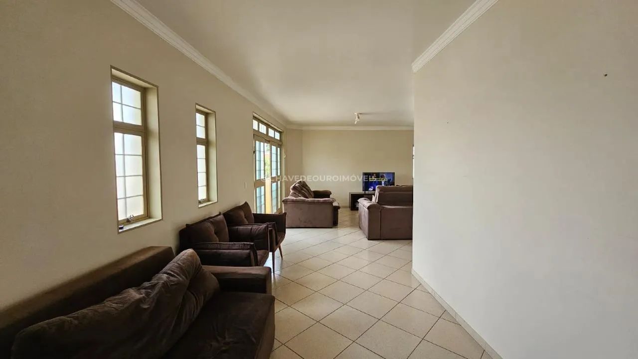 Prédio comercial com três salas e um apartamento residencial - Foto 5
