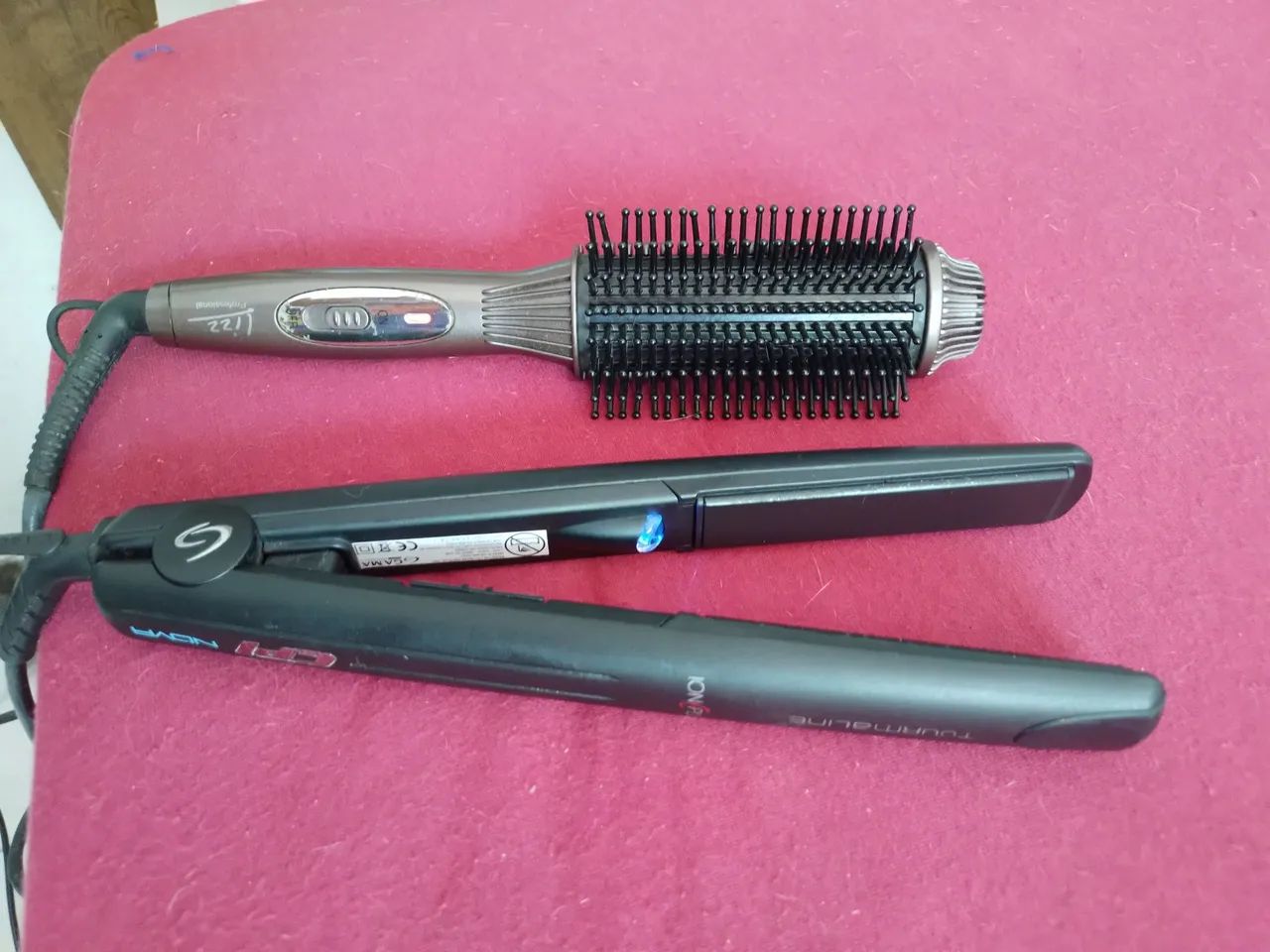 Prancha e escova pra cabelo seco