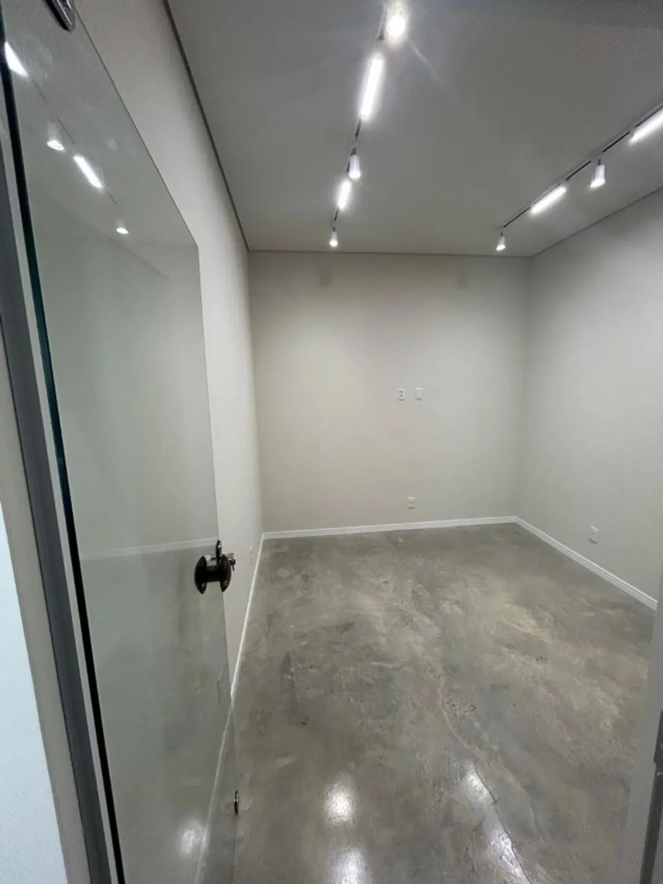 Sala Comercial 9,13m² - 706 Sul, Palmas-TO, com Água, Luz e Internet Inclusos