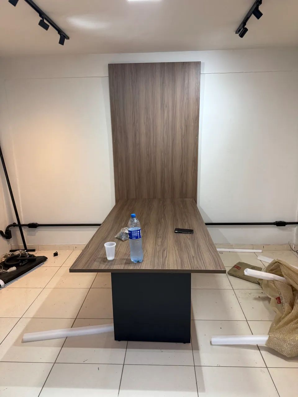 Mesa reunião 2,00x1,00 + painel de parede Novo  - Foto 4