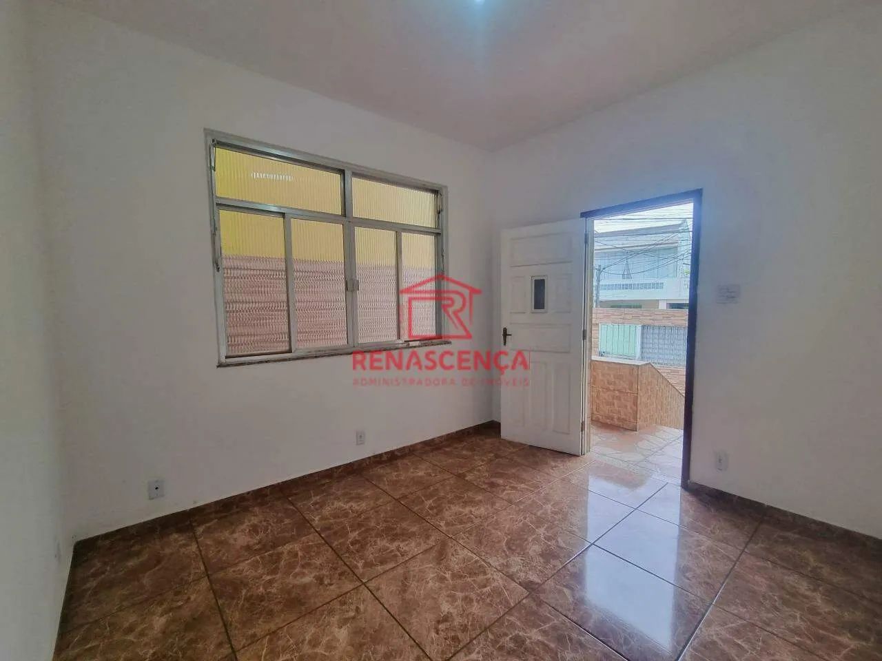 Excelente Casa com 2 Quartos no Tanque!
