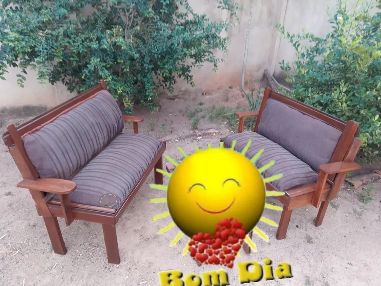 Conjunto de móveis de madeira. - Foto 4