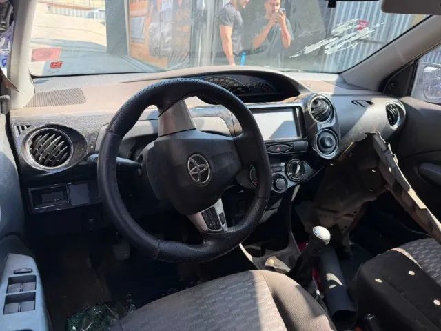 Sucata Toyota Etios 2015 1.5  - Foto 4