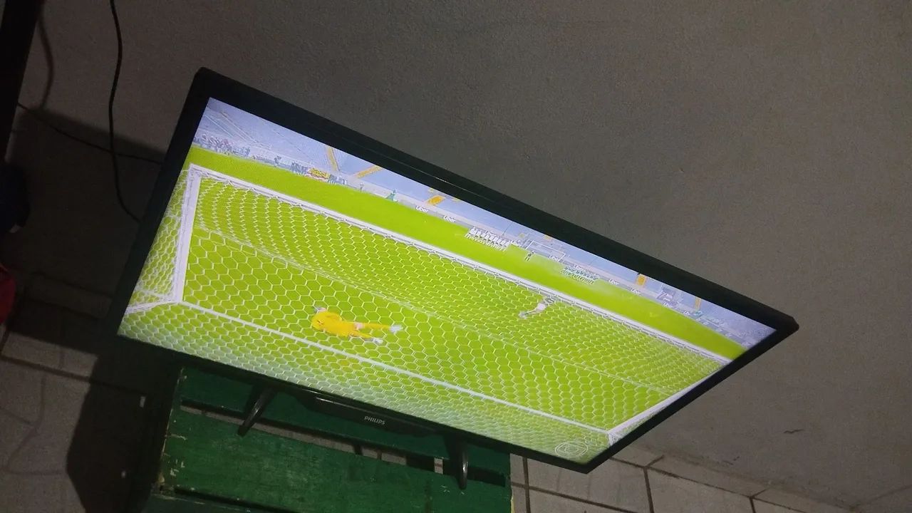 450$ smart tv 32 polegadas Philips semi nova perfeita! - Foto 3