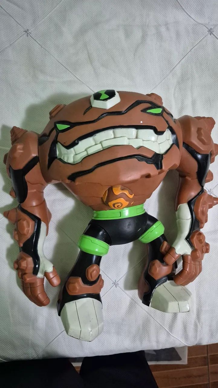 Vendo bonecos ben 10