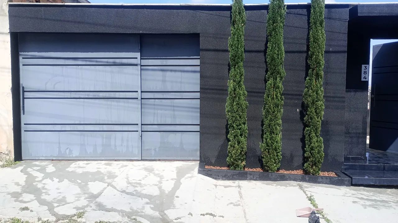 Casa apenas com algumas paredes 