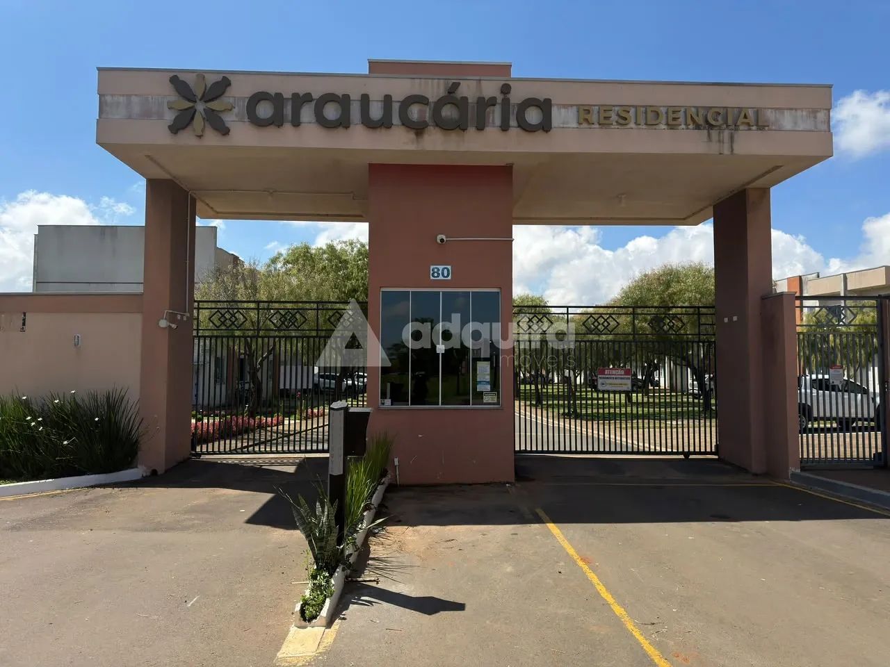 SOBRADO EM UVARANAS A 250 METROS DA UEPG