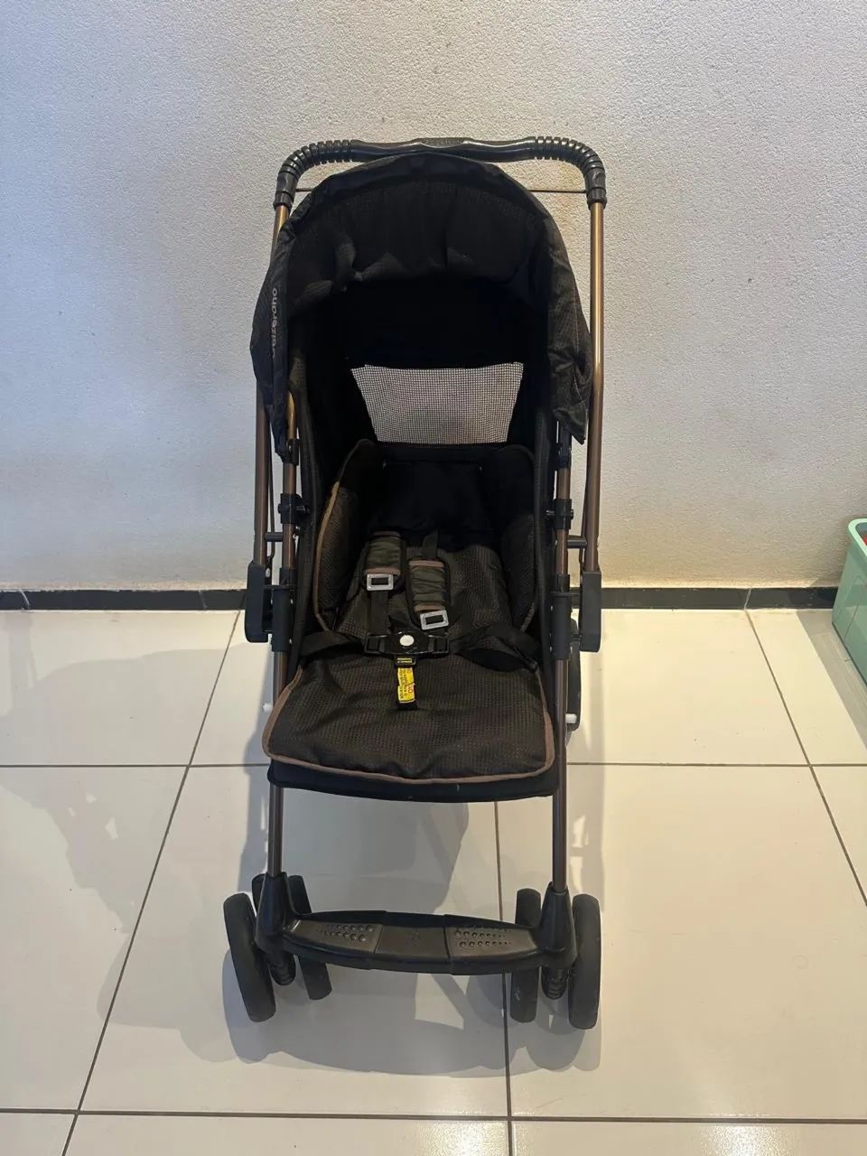 Carrinho de bebê e bebê conforto 