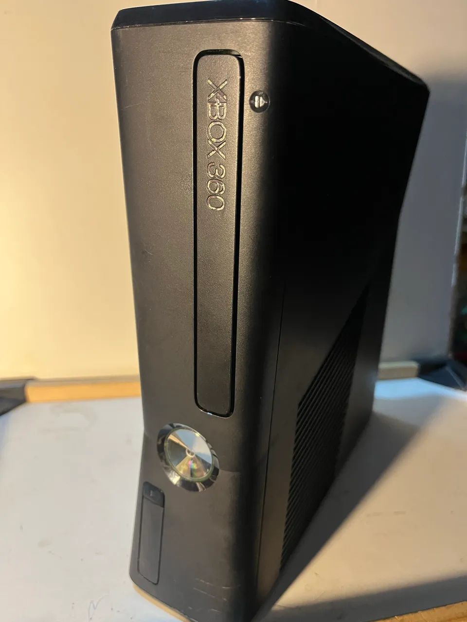 console Xbox 360 da Microsoft na cor preta c/deito - Foto 4
