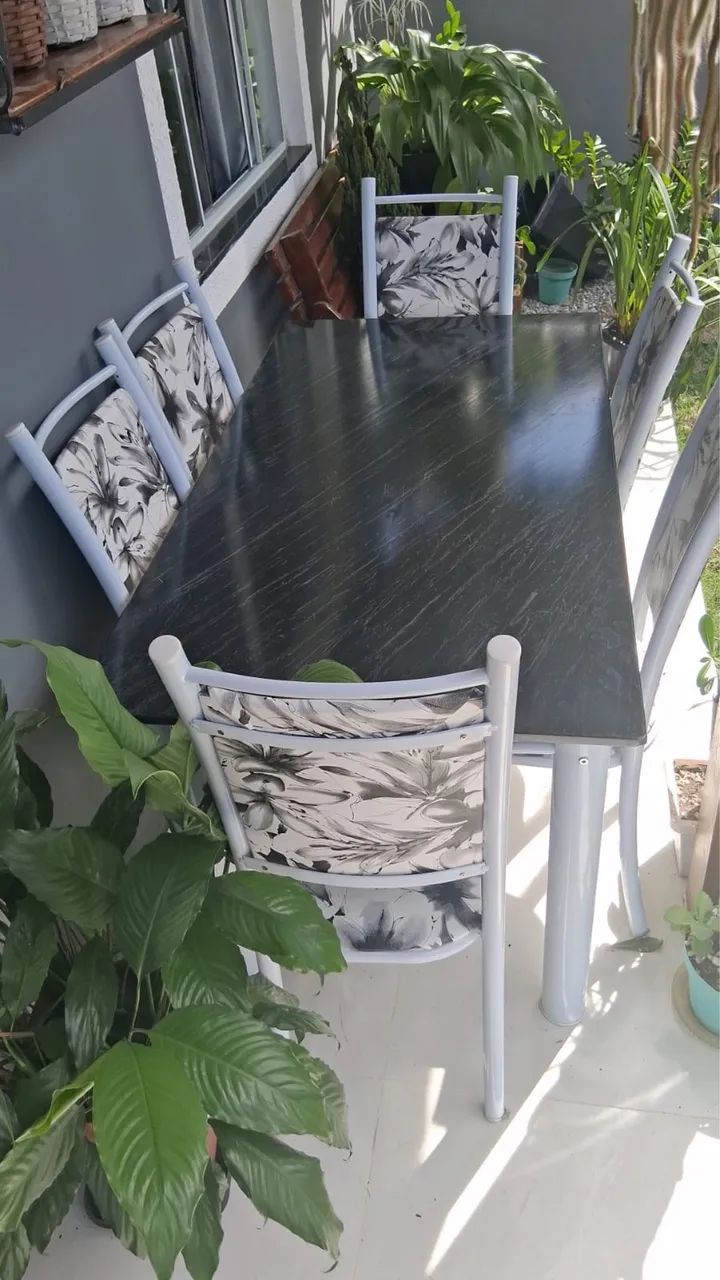 Vendo mesa de jantar de granito de lugares - Foto 2