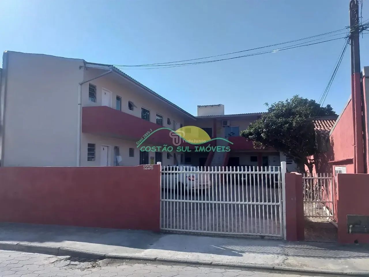 Edificação de alvenaria de dois pavimentos com 8 apartamentos de 1 quarto, 4 por pavimento - Foto 2