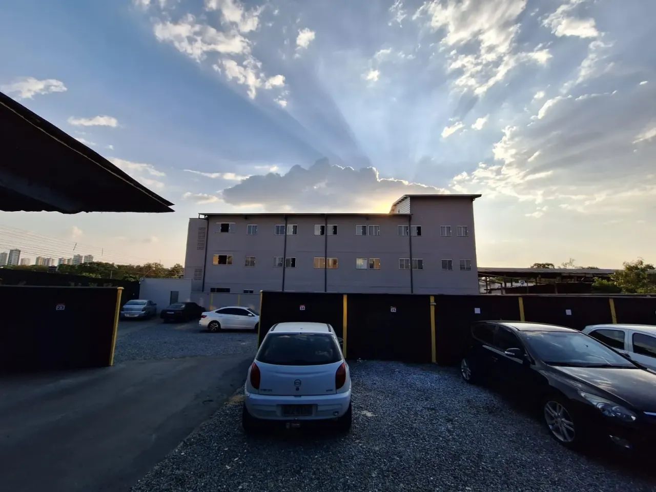 Quartos mobiliados com e sem suite, no final do setor Bueno - Foto 2