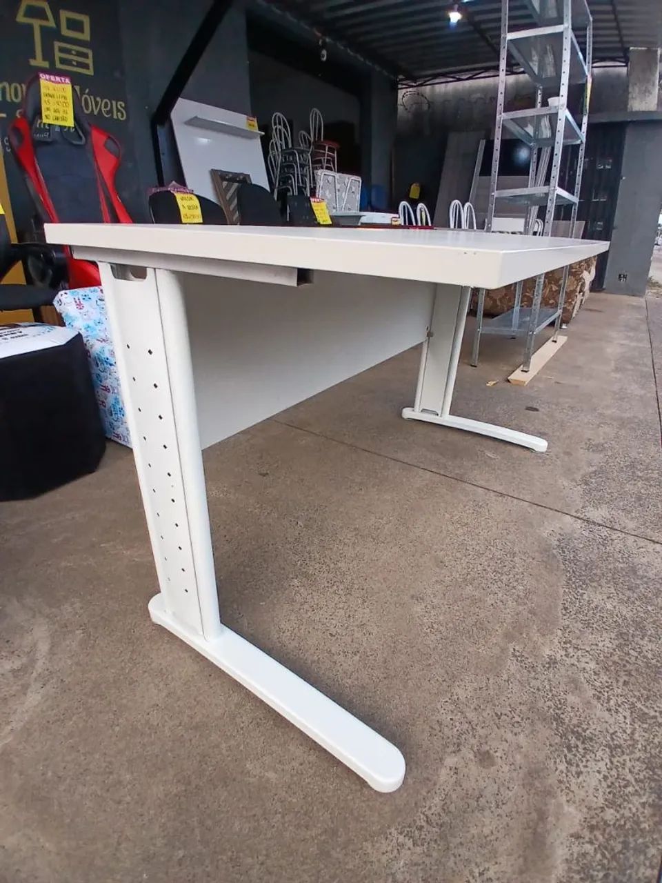 Mesa de escritório reforçada sem gaveta semi-nova conservada  - Foto 5