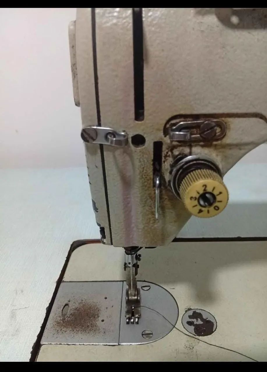 Vende-se máquina de costura 