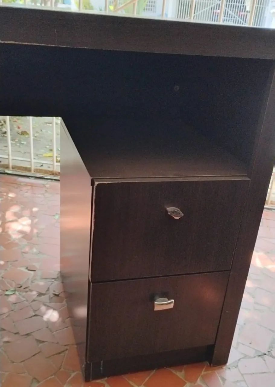 Escrivaninha em L marrom  - Foto 2