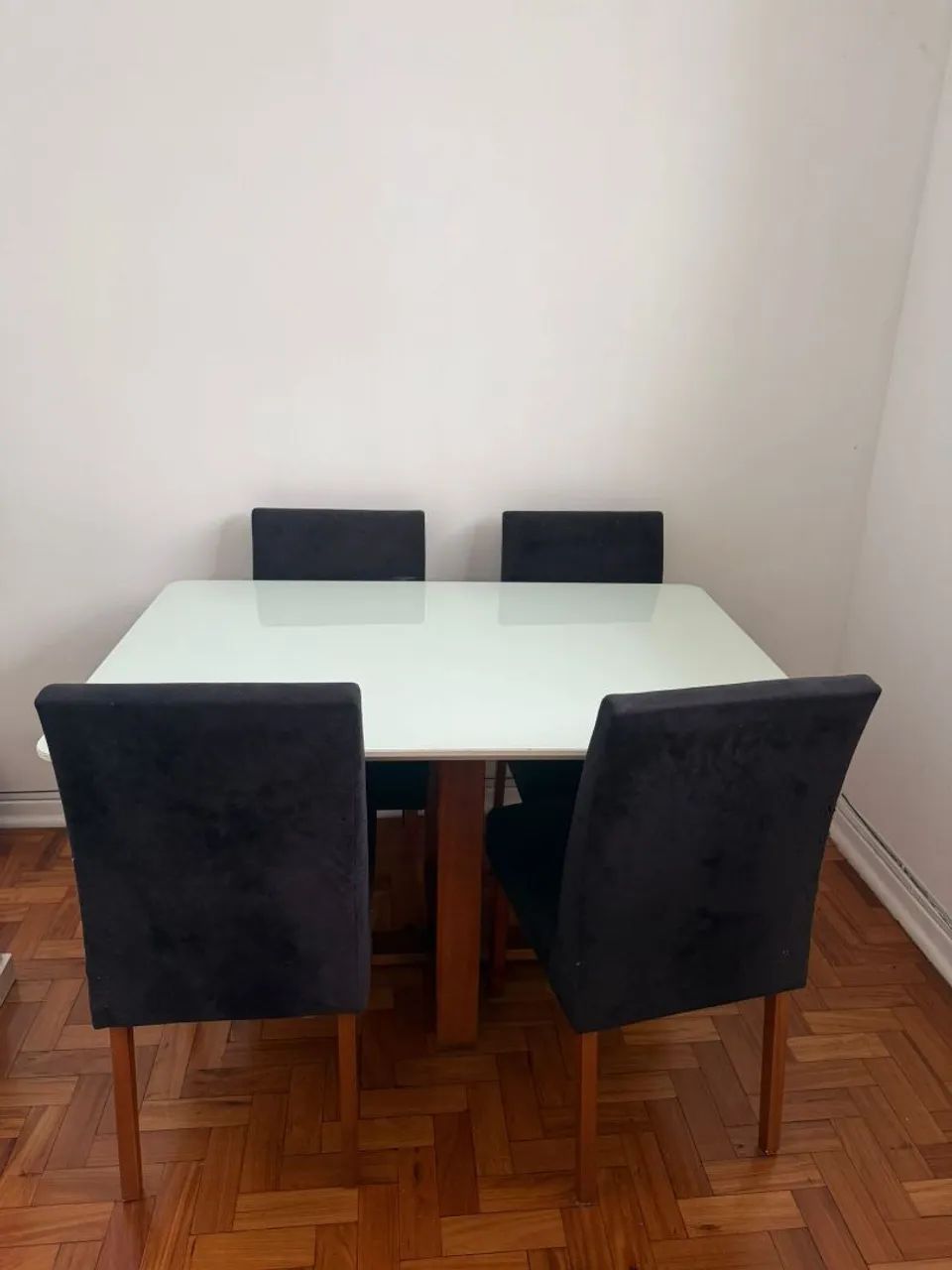 Mesa de Jantar + 4 cadeiras