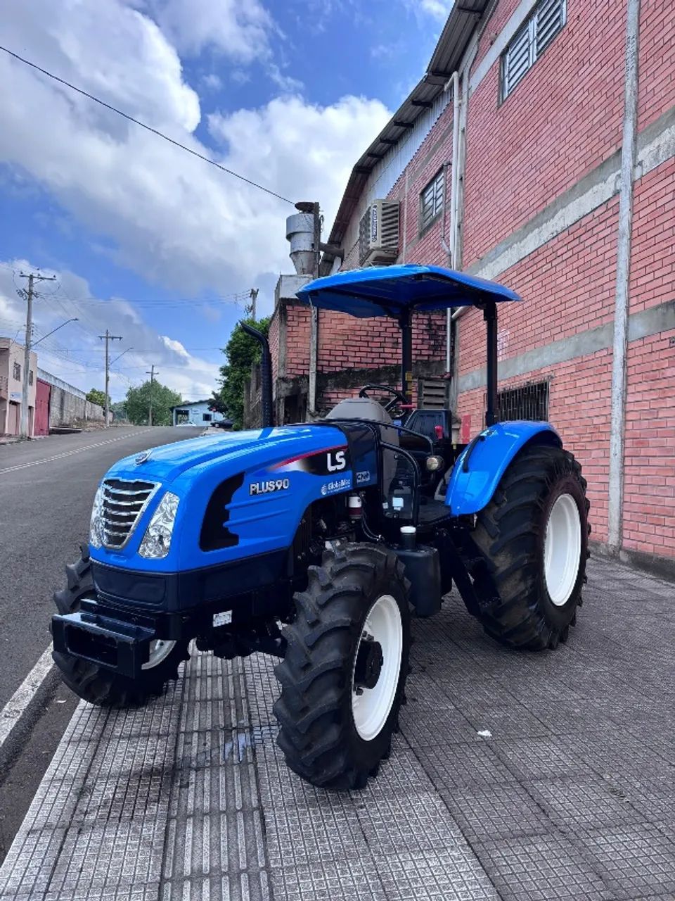 Trator LS Plus 90
