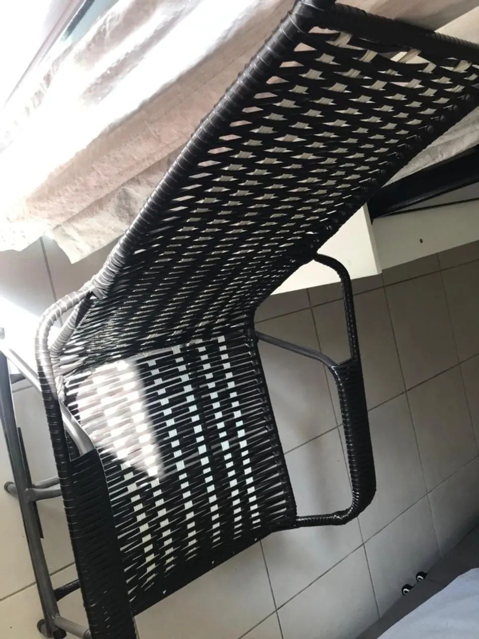 CADEIRA DE BALANÇO PRETO E BRANCO - Foto 5