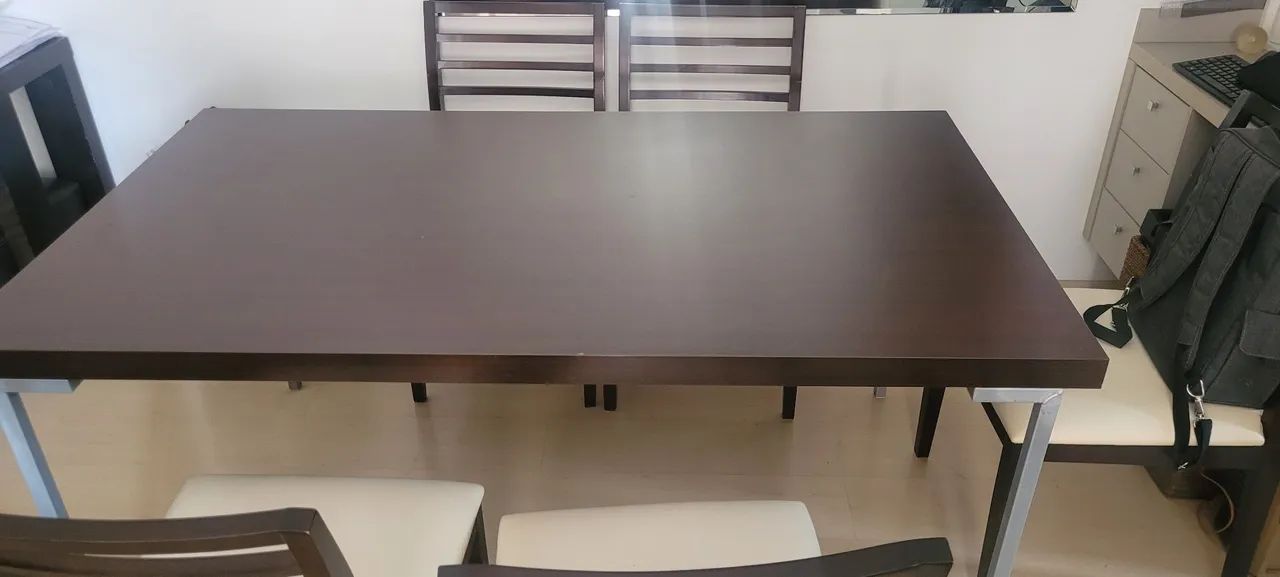 Oportunidade de oferta !!! Mesa de Jantar com 5 Cadeiras - Excelente Estado