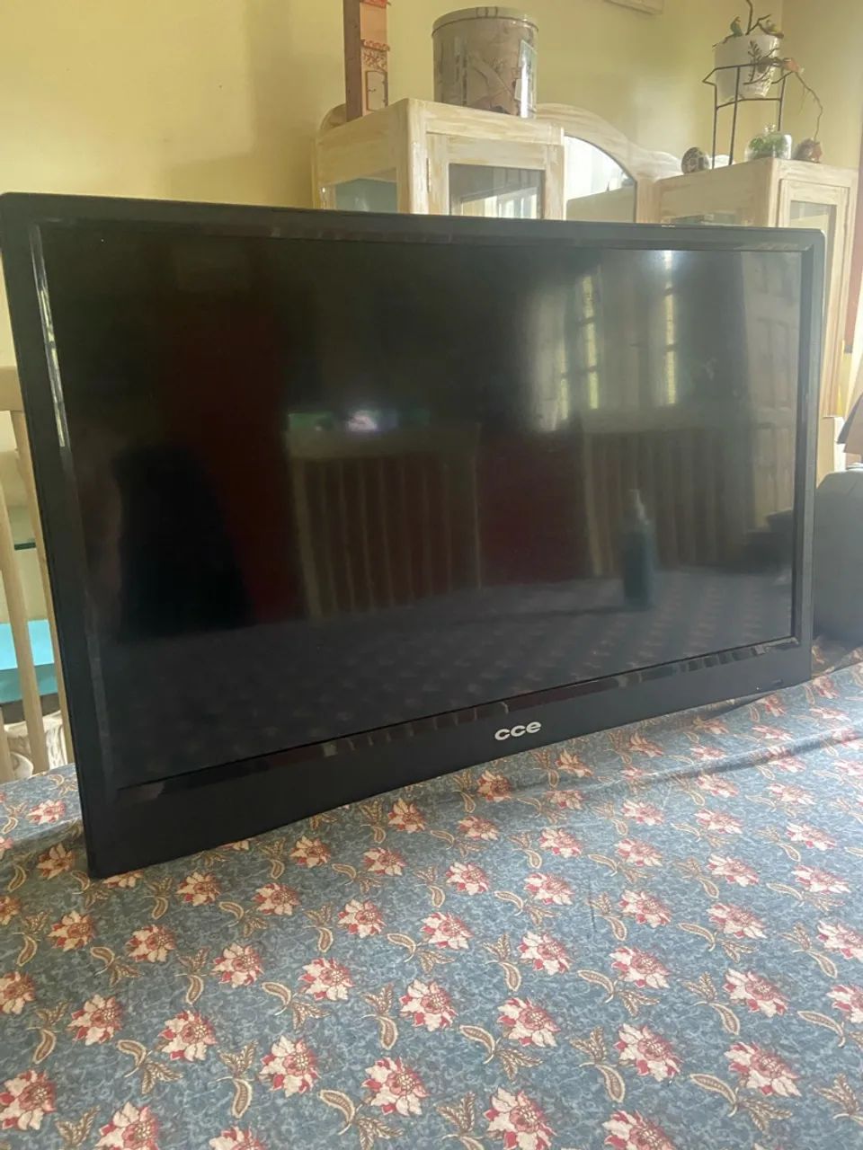 TV Led CCE 28 polegadas + conversor digital 