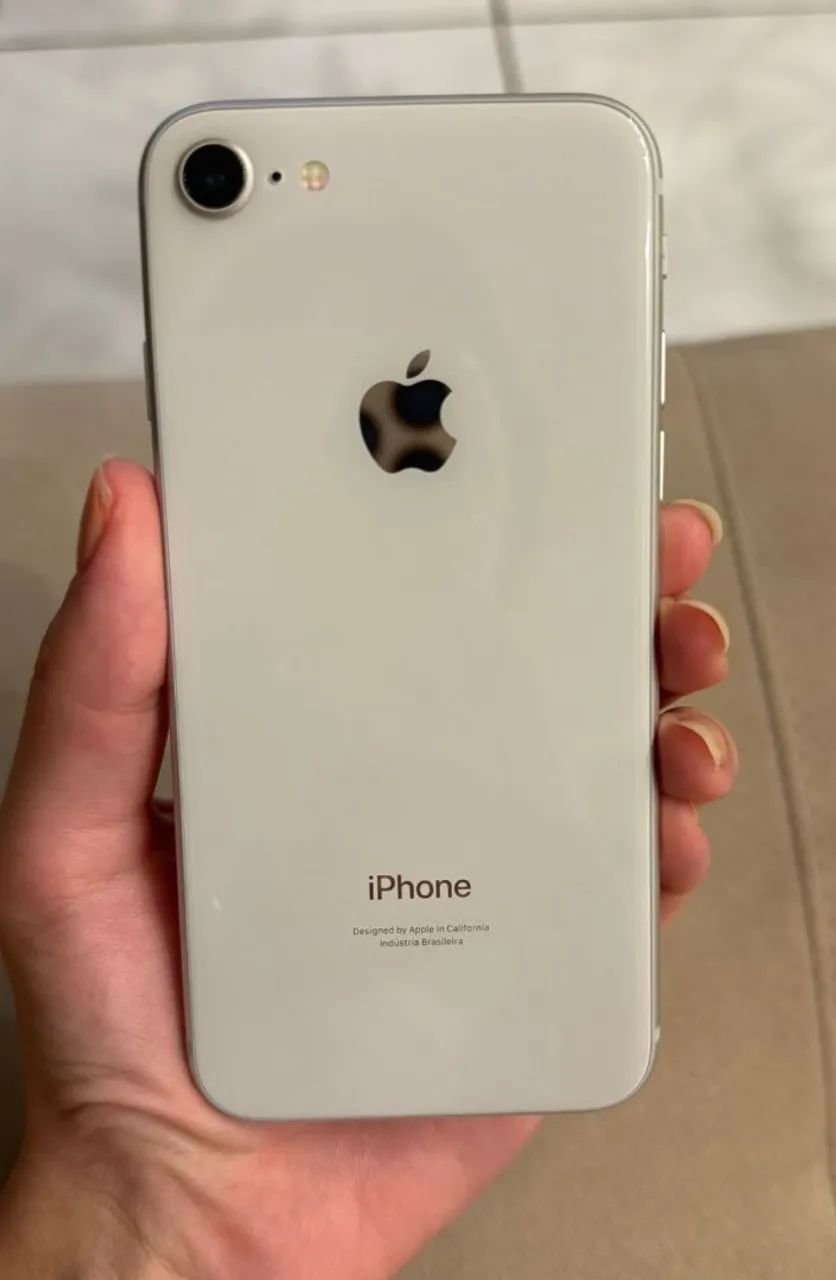 Iphone 8 64gb seminovo prata com caixa - Celulares e Smartphones