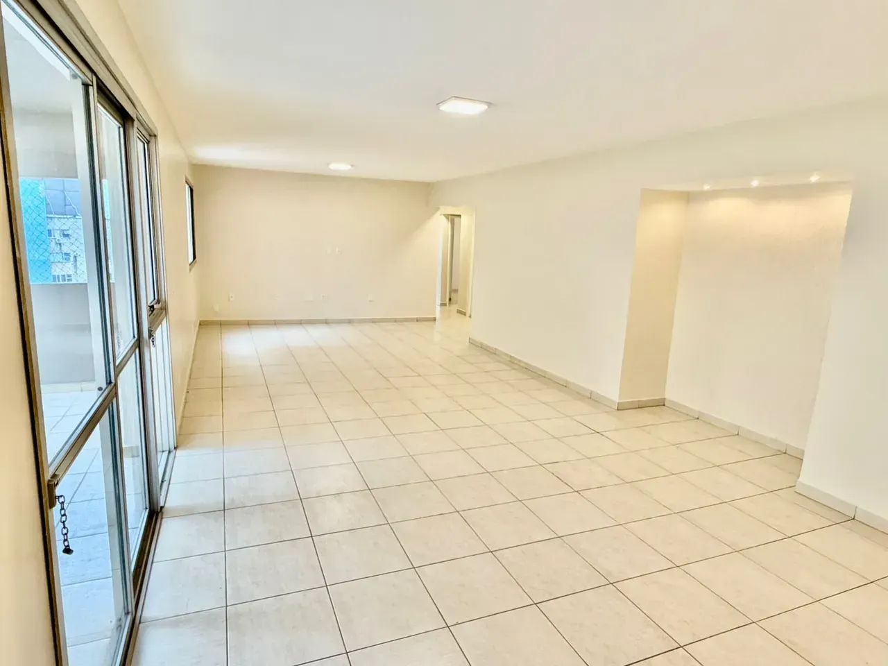 Apto Edificio Leão XIII no Setor Oeste, possui 173m2 com 4 quartos sendo 1 suíte , Sala Gr - Foto 2