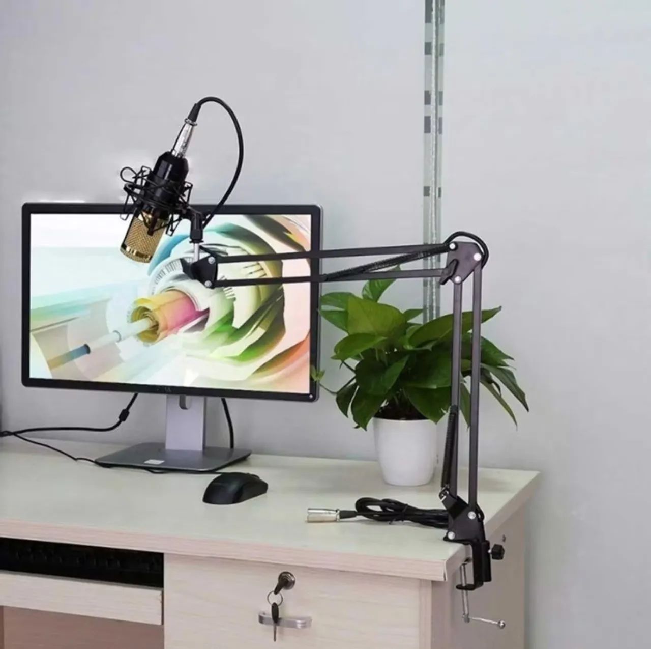 Microfone de mesa com braço articulado 