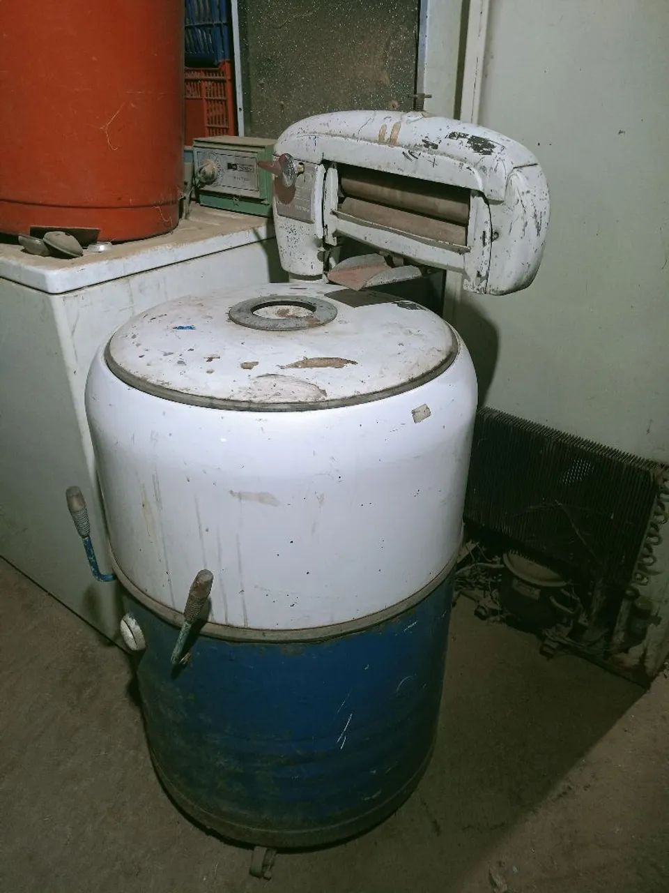Máquina de lavar roupa antiga  - Foto 3