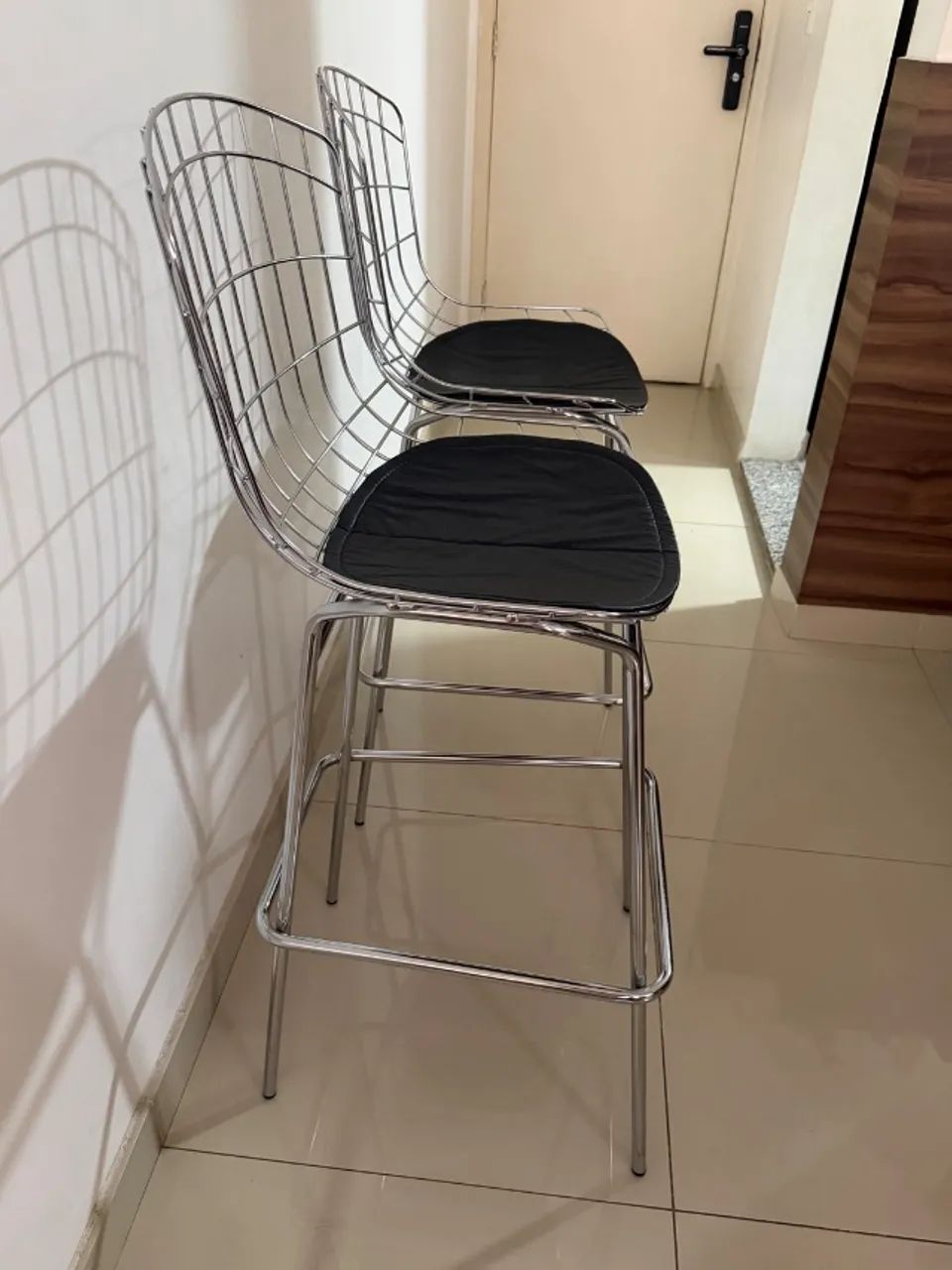 Kit 2 banquetas BERTOIA cromada  - Foto 4
