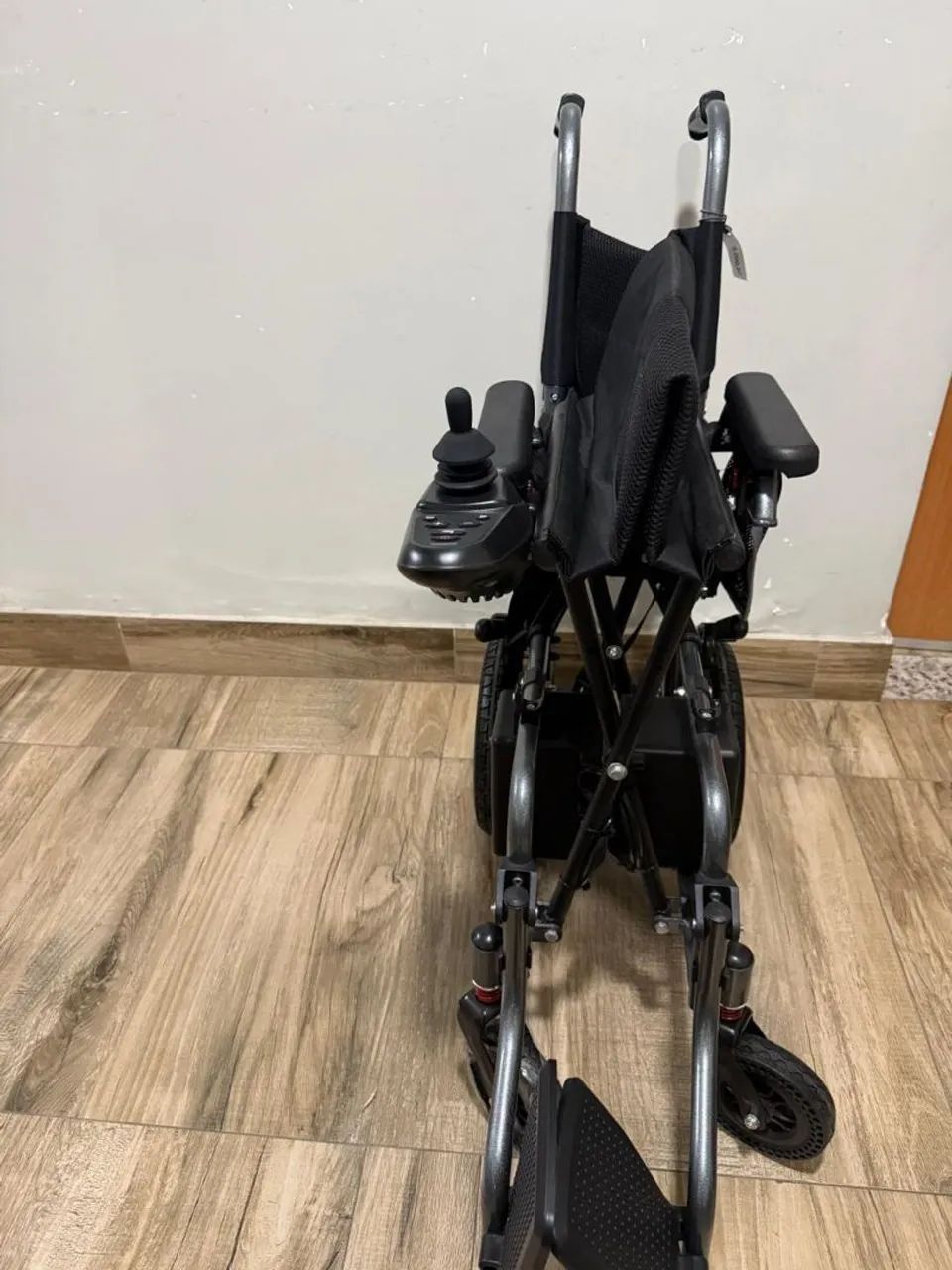 Cadeira de rodas motorizada  - Foto 3