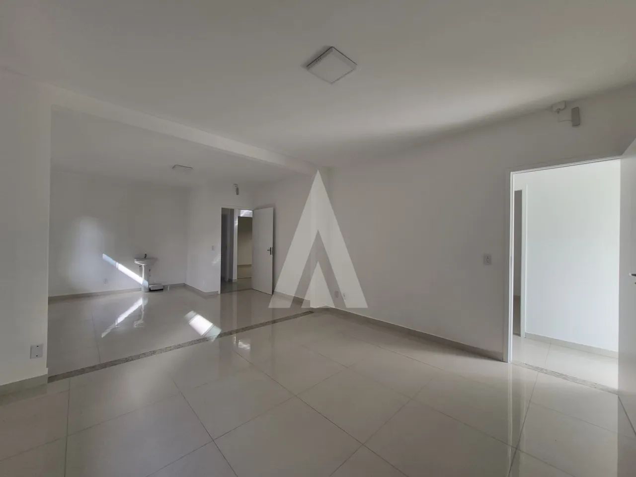 Casa comercial com 147,00 m².