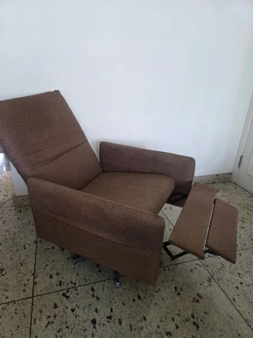  kit completo da sala!  Sofá fixo, mesa de centro e poltrona reclinável 