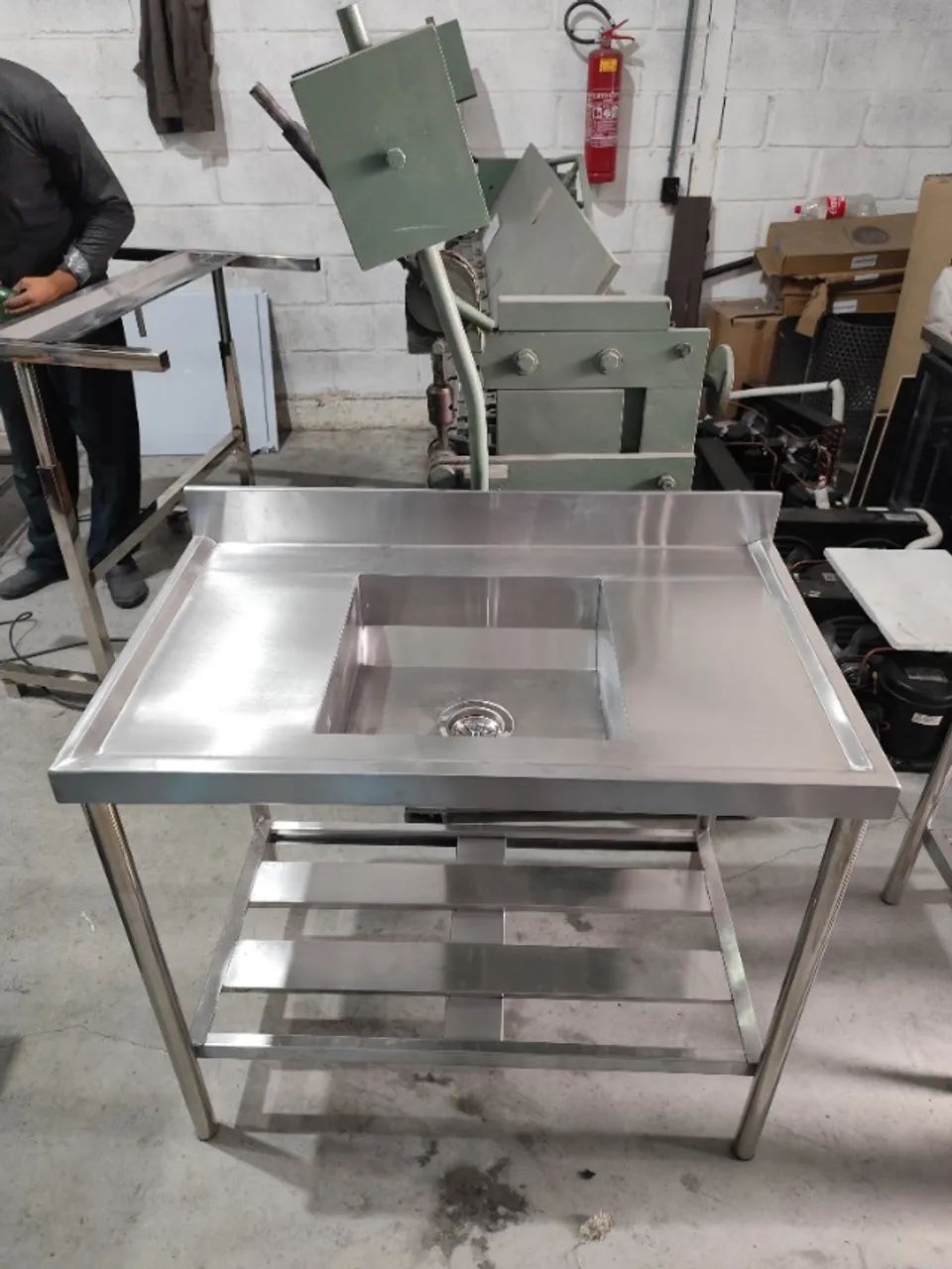 pia inox com bojo simples central, base 1,10×0,60×0,90 m