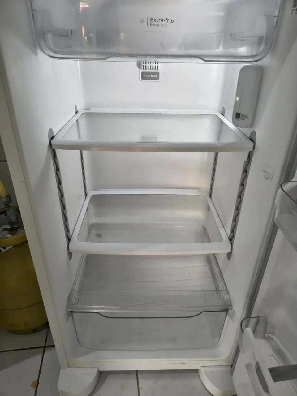 Vende-se geladeira semi-nova - Foto 4