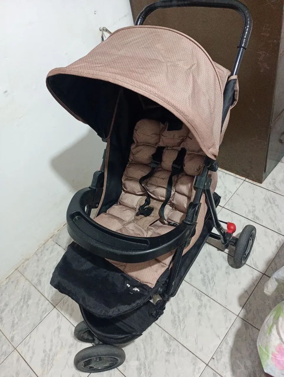 Carrinho com bebê conforto excelente 