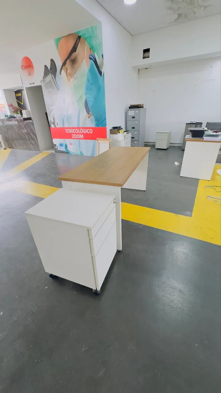 Mesa de escritório com gaveteiro móvel totalmente em MDF - Foto 2