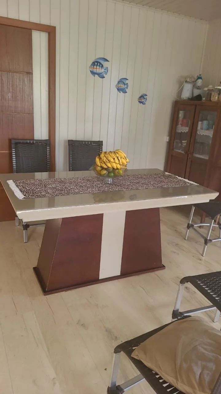 Mesa de jantar quadrangular