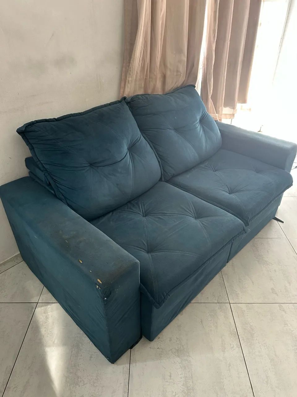 Vendo sofá usado com avarias  - Foto 2