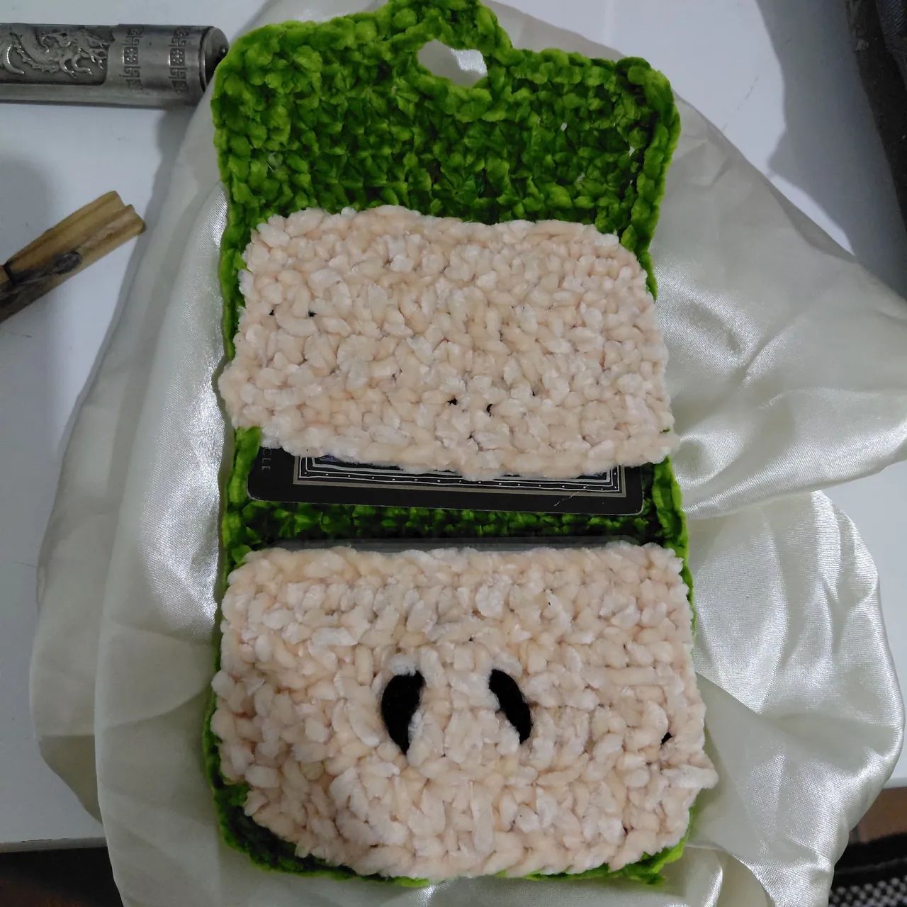 Porta-moedas de crochê em formato de maçã verde  - Foto 2