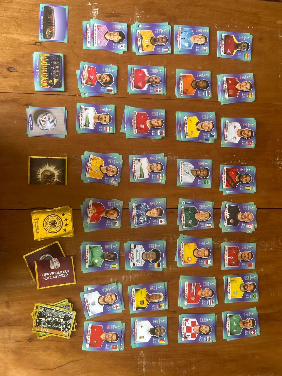 Lote 212 figurinhas copa do mundo 2022 - Foto 2