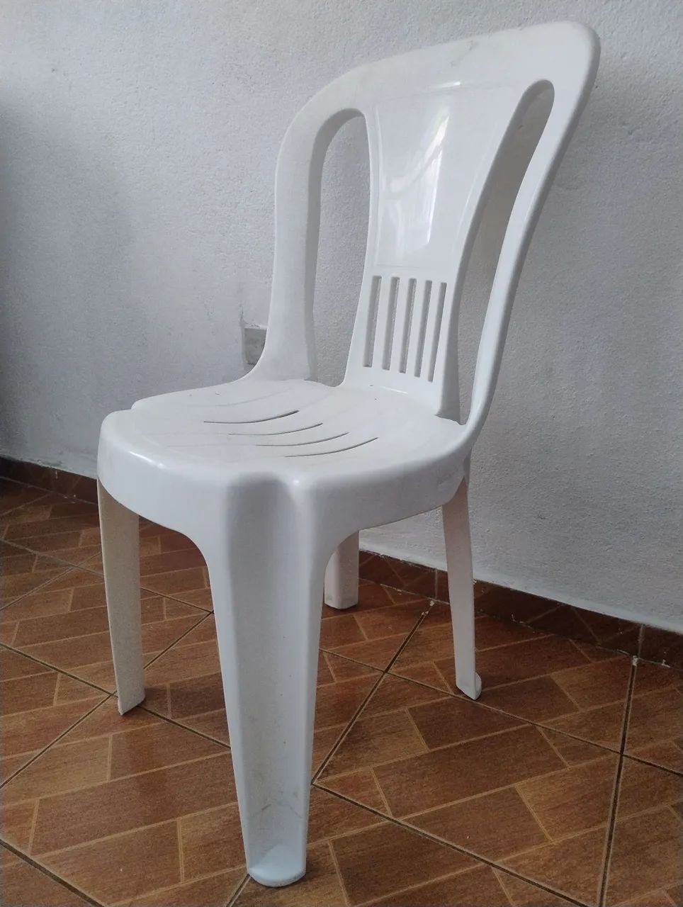 Cadeira de plástico nova - Foto 2