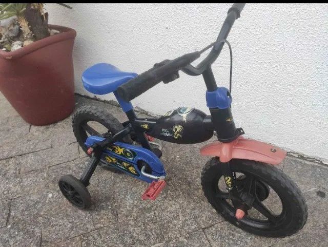 bicicleta infantil azul com rodinhas aro 12 - Foto 3