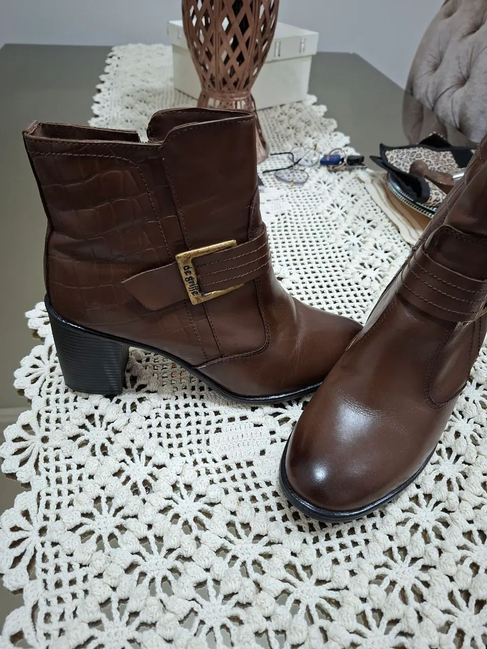 Bota de couro feminina